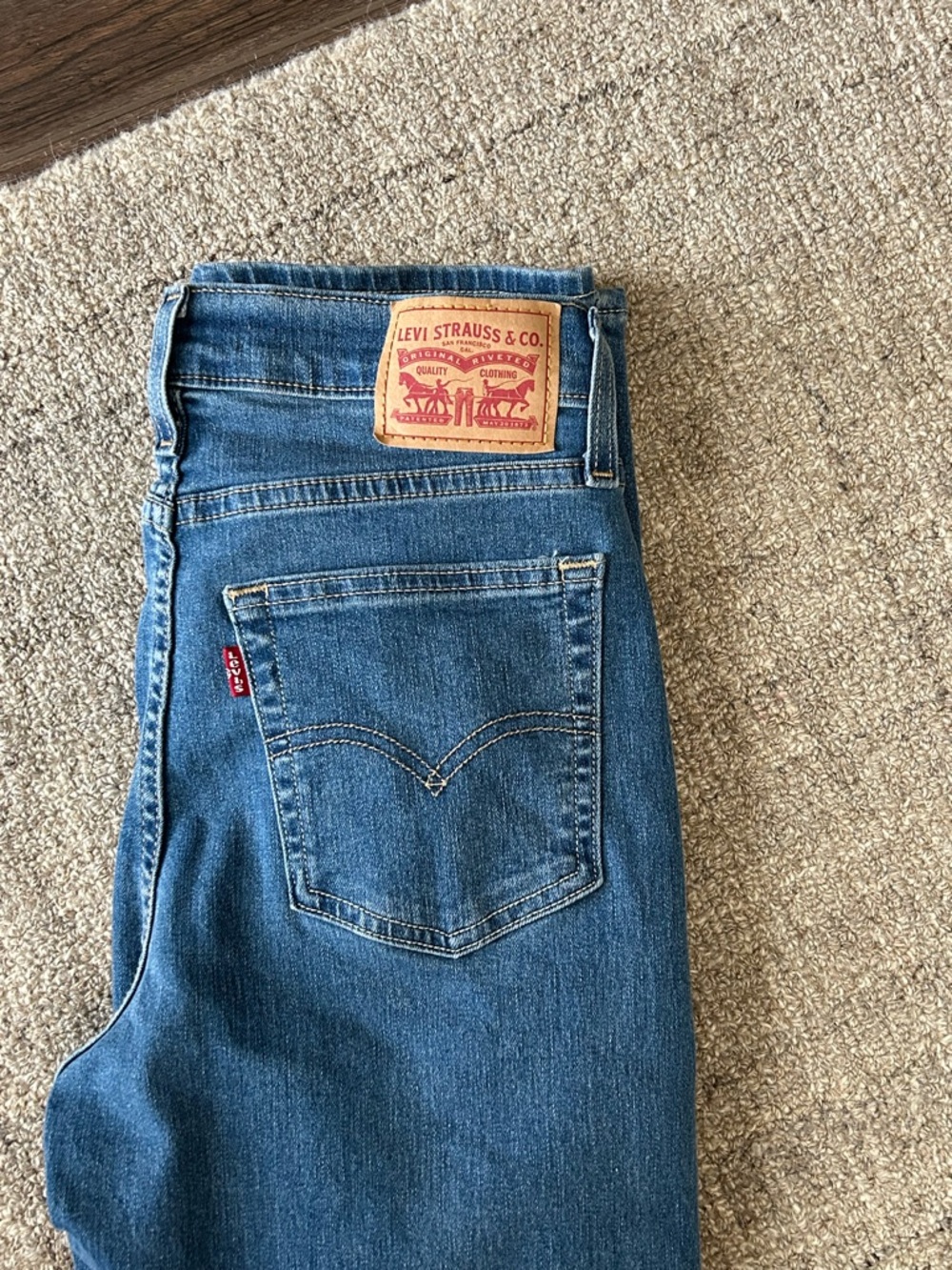 Levi's Women’s 724 High Rise Straight Jeans Sz 28 - EUC - Picture 6 of 7